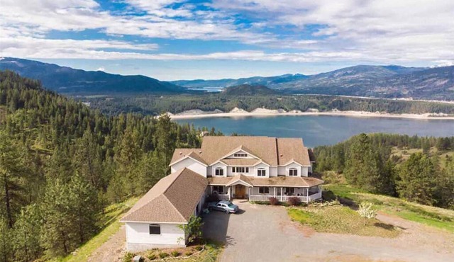 Luxurious River/Mountain View house Suite 1