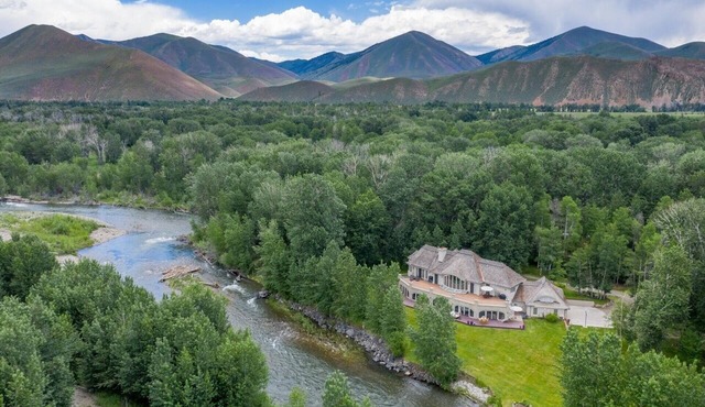 Luxurious Riverfront retreat- fishing, skiing, hiking, biking at your doorstep