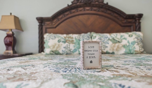 Luxurious Riverfront Condo w/Stunning Views, Pools, Fitness & 24/7 Security