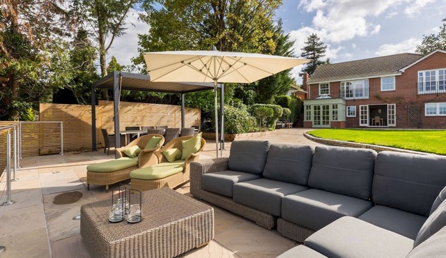 Luxurious Riverside 4Bed Family Home, Tiddington - Pass The Keys