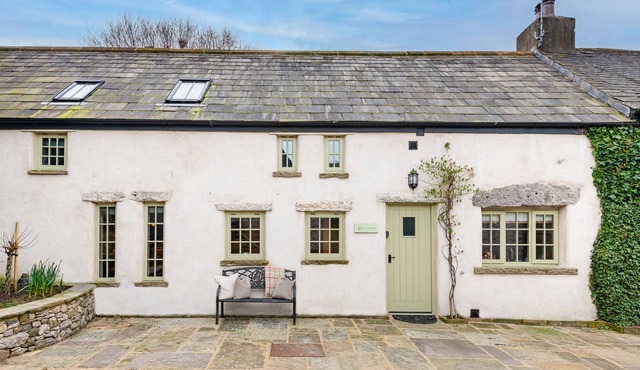 Luxurious rural retreat, with private Hot tub!