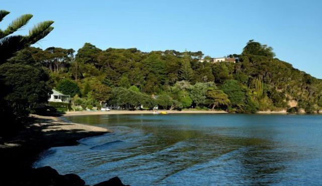 Luxurious Russell - absolute waterfront!