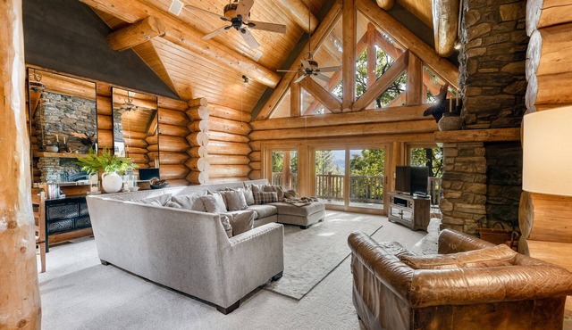 Luxurious Rustic Log Cabin- Moosehead Lodge Bass Lake
