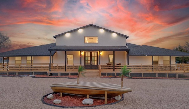 Luxurious Sailer Ranch Resort in North Dallas w/Sports Area & Games