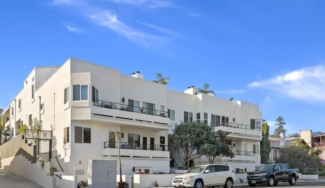 Luxurious San Diego La Playa Condo Perfect Snowbird or Desert Escape