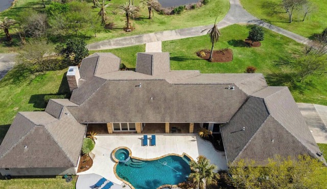 Luxurious Secluded Estate with Pool & Pond