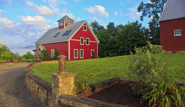 Luxurious Seclusion Amidst the Beautiful Mountains of the Nantahala Forest