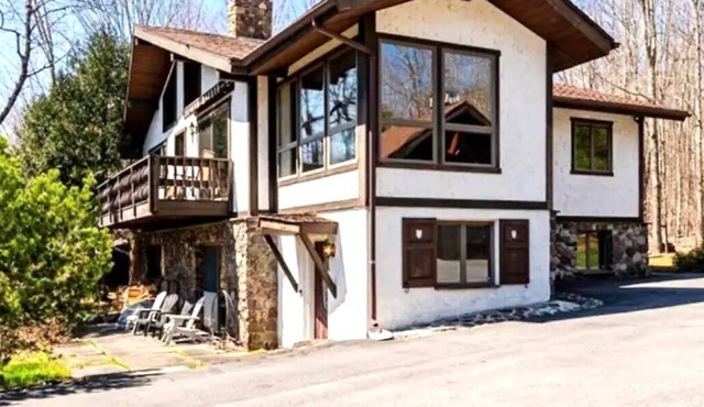 Luxurious & Serene 2 Acre Mountain Cabin Retreat - 3 Bedrooms - Fully stocked