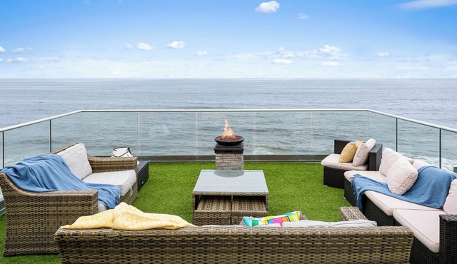Luxurious Single Family Pet Friendly Oceanfront Home with Two Spas P825-X