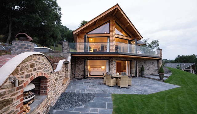 Luxurious six star countryside retreat sleeping 6. Pet friendly with a hot tub and sauna.