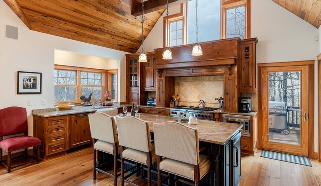 Luxurious ski chalet w/fireplaces, decks, views, gourmet kitchen + and hot tub!