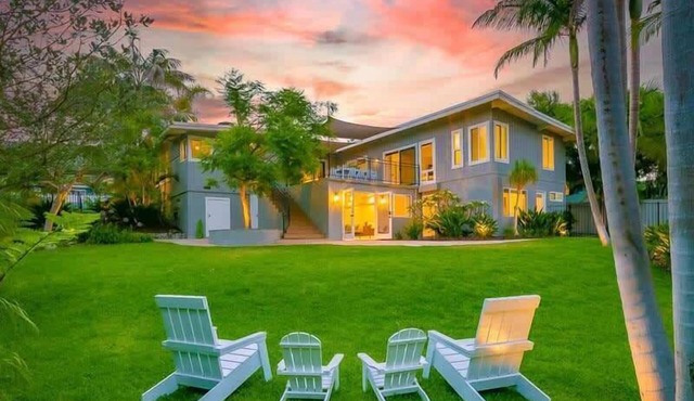 Luxurious Solana Beach Oasis: 5BR Family Retreat with Ocean Breeze, Pool & Hot Tub!