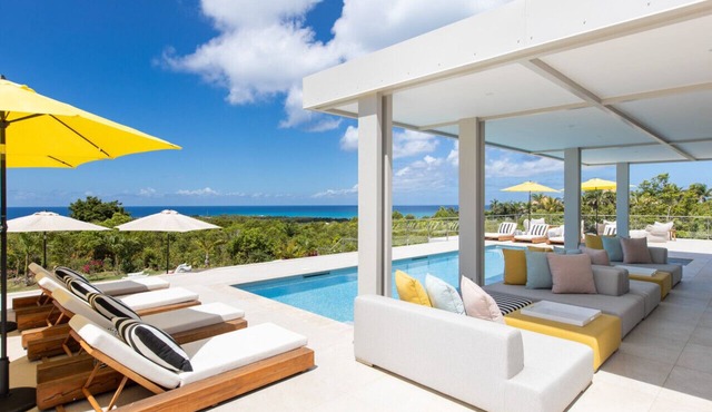 Luxurious Solis Villa: Breathtaking 7-BR Oceanview Retreat in Prestigious Gated Community