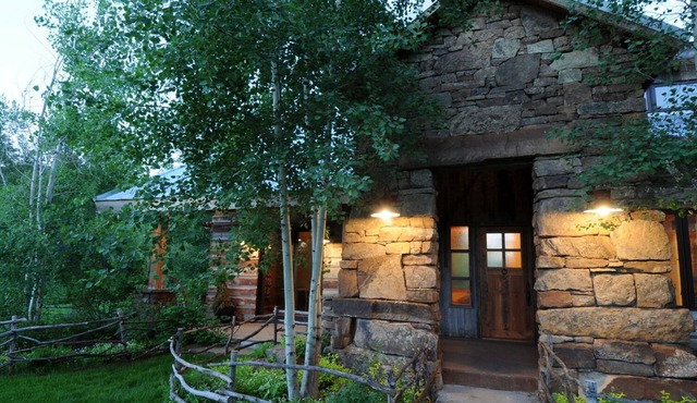 Luxurious Sourdough Canyon Lodge with Creek. 5 Star Rating. 5000+/- Sq Ft