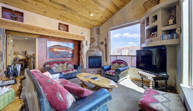 Luxurious - Southwest Comfort - Spa Master Bath - Dbl Garage - Pool/Hot Tub