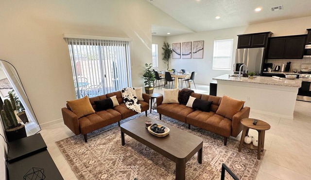 Luxurious Southwestern Escape – Near Santa Fe’s Top Attractions!