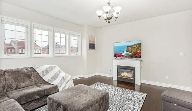Luxurious Spacious Dream Home with Parking!
