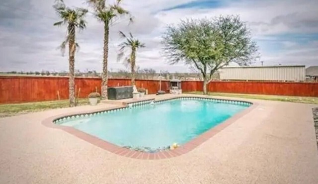 Luxurious & Spacious 6BR w/Pool/Kayak/Lake/Golf