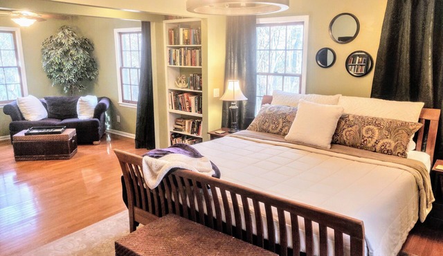 Luxurious & Spacious Apartment in Wooded Home