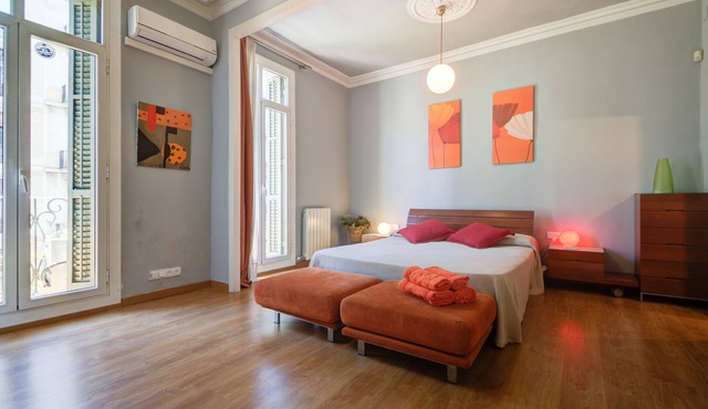Luxurious, spacious and modern apartment in a superb central location.