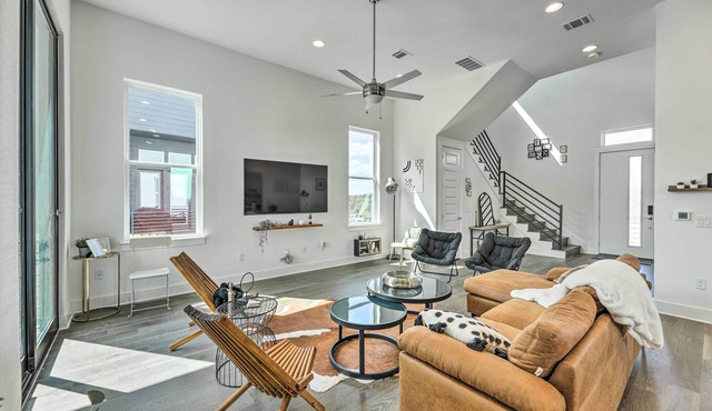 Luxurious & Spacious Austin Home ~ 8 Mi to Dtwn!