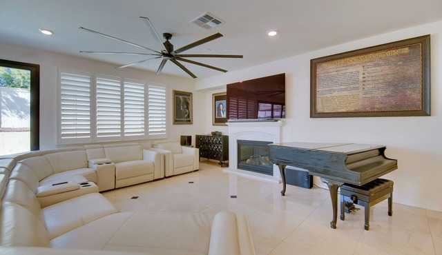 Luxurious & Spacious Family Duplex in Menifee!