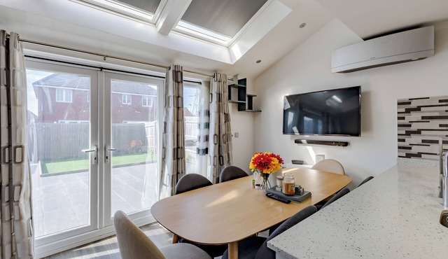 Luxurious Spacious 2 Bed House with beautiful garden by Birmingham