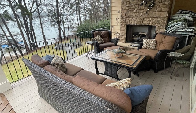 Luxurious & Spacious Lake Hartwell Home