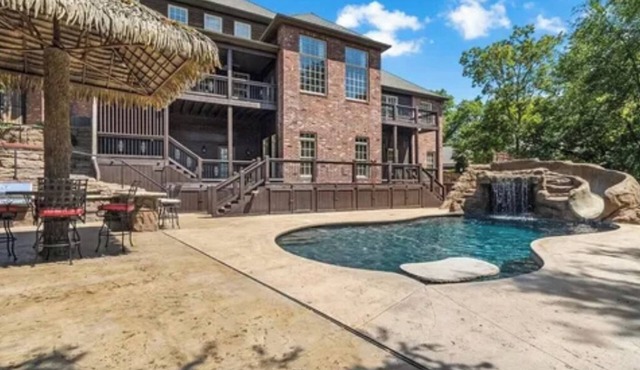Luxurious & Spacious Bentonville Custom European Home- Remodel-w/Oasis Pool!