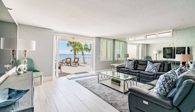 Luxurious spacious Beachfront 2BR Condo with heated Pool and Spa Seaview #105