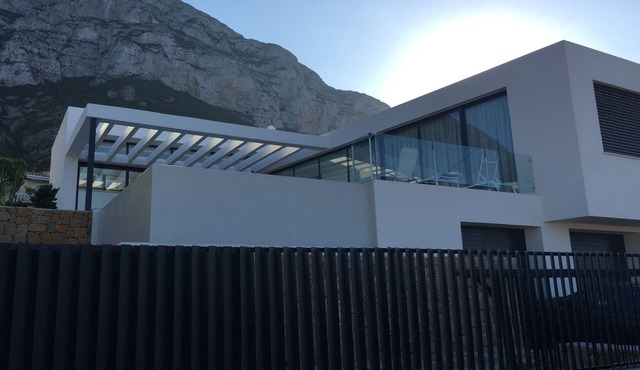 luxurious, state-of-the-art villa with beautiful views