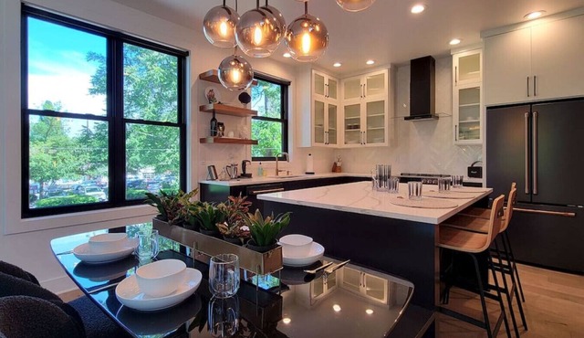 Luxurious Station House Suite A
