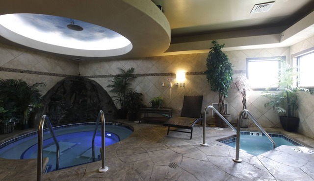 Luxurious Stay Spa Retreat - Hot Tub+Cold Tubs, Steam Suite, Spa Services