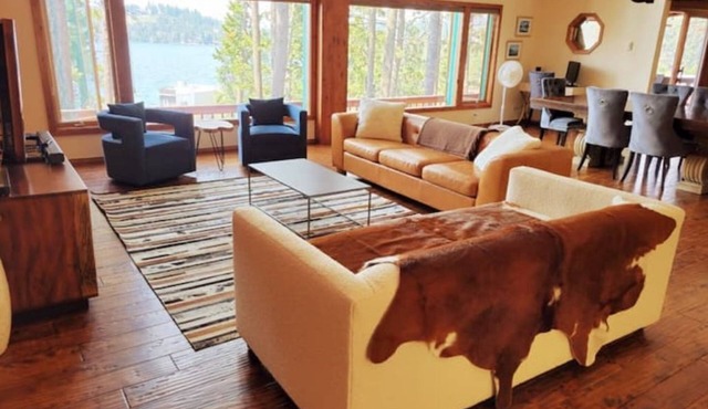 Luxurious Stay/Walkable Location/Lakefront Sunsets