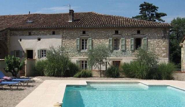 Luxurious Stone Farmhouse nr Albi, Private Pool, huge Park, close Amenities