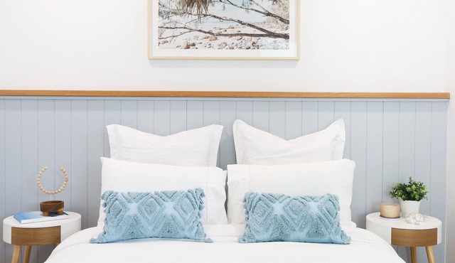 Luxurious studio, across road from ocean