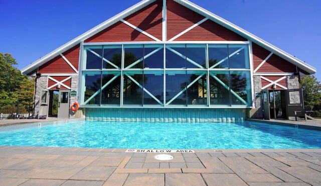 Luxurious Studio with King Bed with Heated Pool