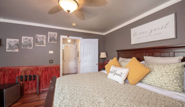 luxurious Suite Loose Goose