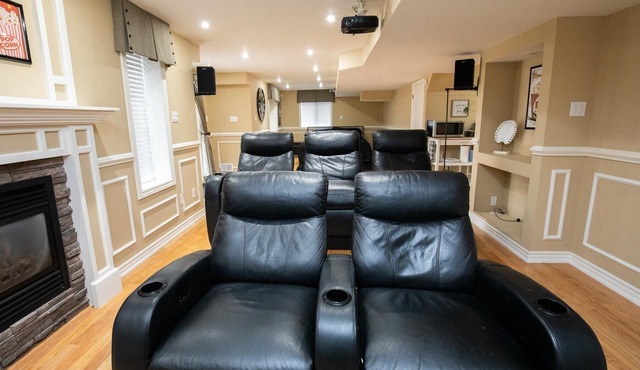 Luxurious Summer Fun Resort W/ POOL+HOT TUB+MOVIE THEATRE