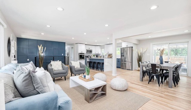Luxurious Sunset Retreat w/Private Spa Patio