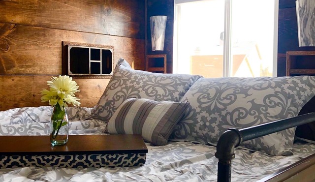 Luxurious Tiny House w/Hot Tub and Sauna. Pets OK! W/D in unit