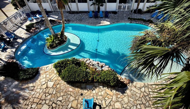 Luxurious Townhome Overlooking Tropical Pool