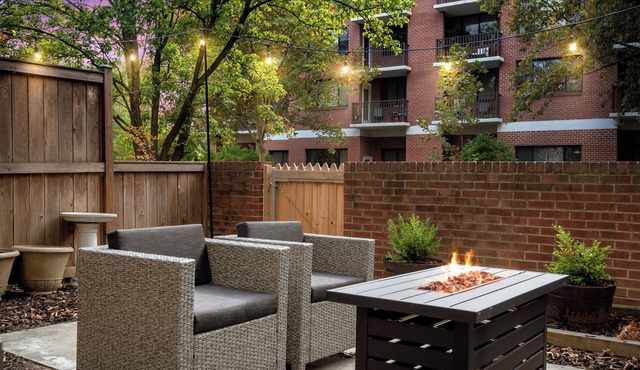 Luxurious Townhome ★ Heart of Arlington ★ Family-Friendly