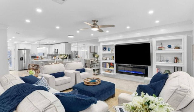 Luxurious Townhome/Beach Access/11 Pools