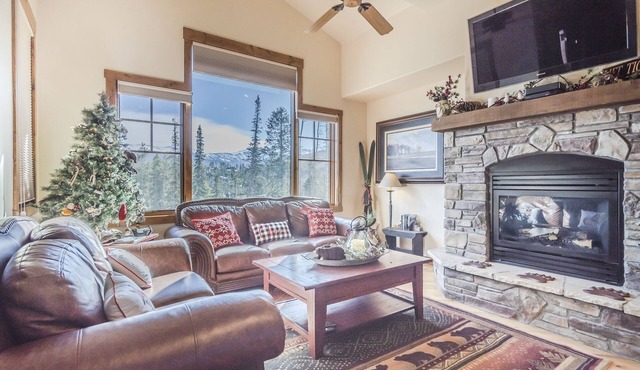 Luxurious Townhouse with Unrivaled Views Overlooking Winter Park Resort