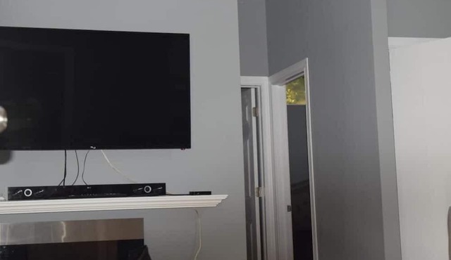 Luxurious & Trendy Cottage on Trent River - 2 hours from Toronto