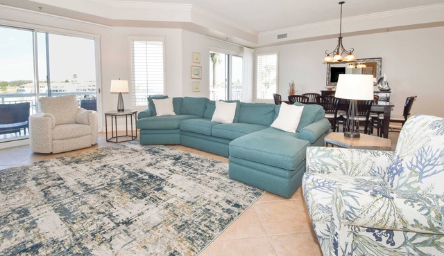 Luxurious, tropical condo w/panoramic views of the water!