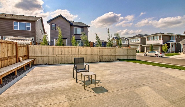 Luxurious two bedroom with one bathroom 3 beds