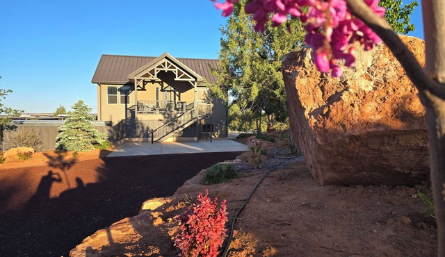 Luxurious-unique-tranquil Retreat. By Zion'sPark-GrandCanyon-Hike/Bike/Relax