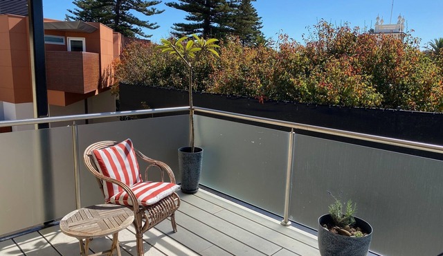 Luxurious unit by the Beach